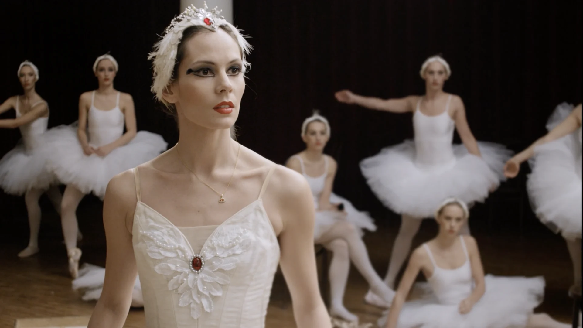 Igone de Jongh in a feathered swan headdress, the corps de ballet behind her