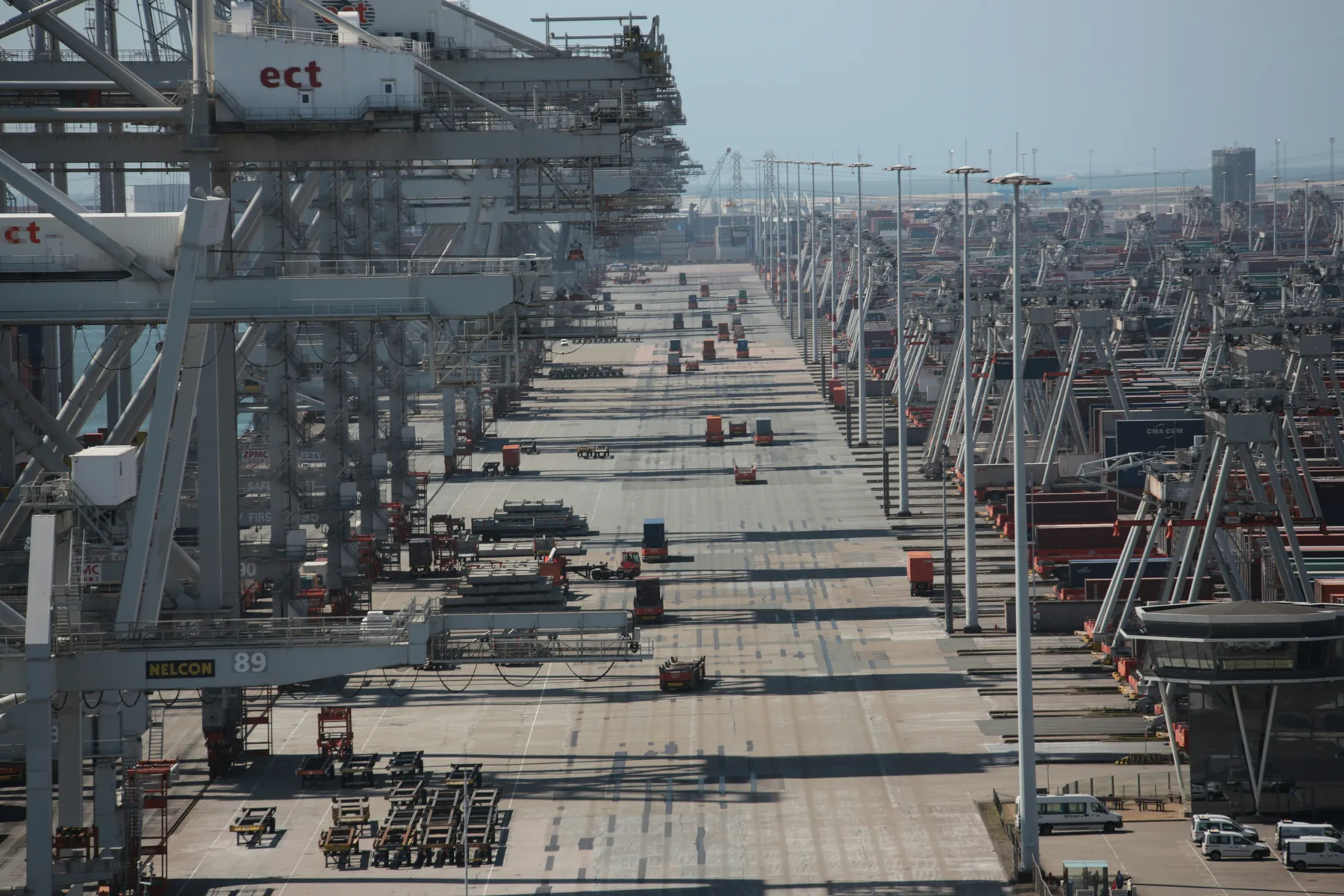 Container cranes and automated vehicles at a Maasvlakte terminal