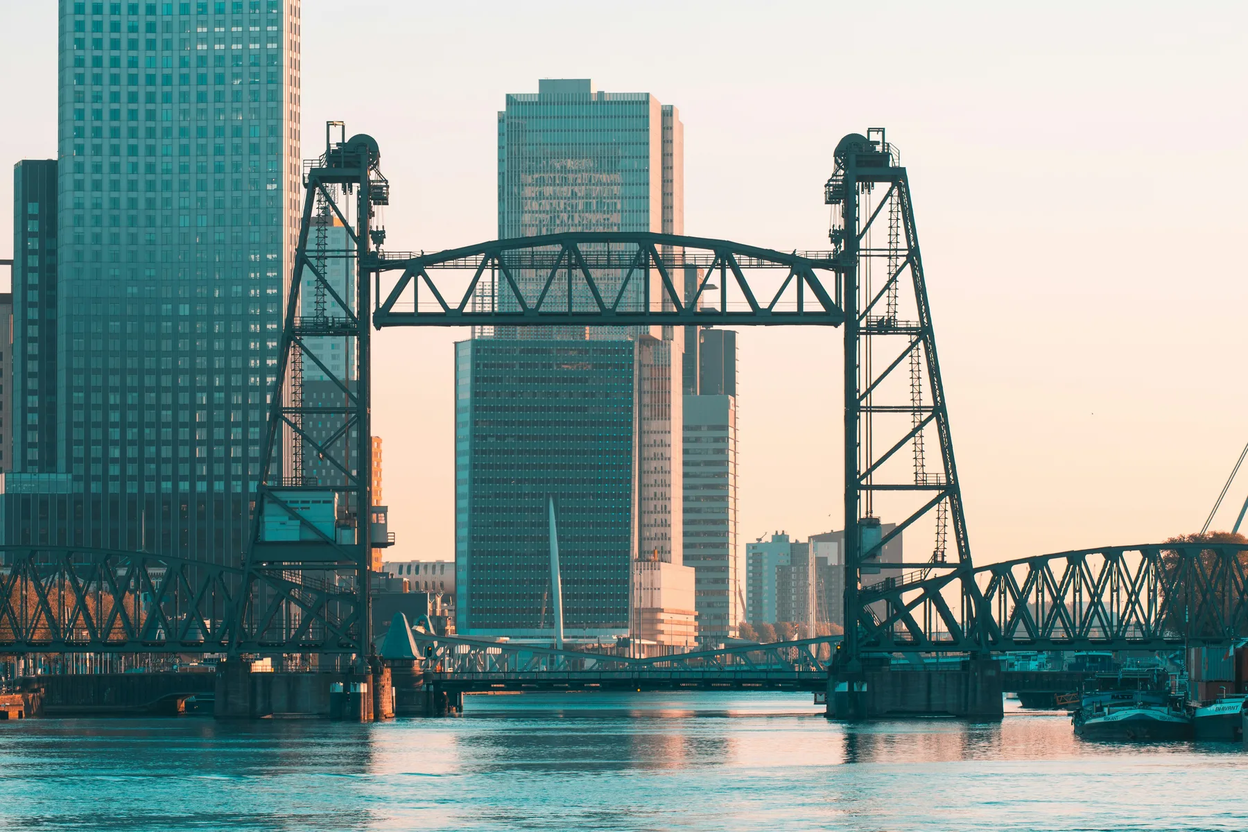 De Hef, the old railway lift bridge, with the Rotterdam towers behind it