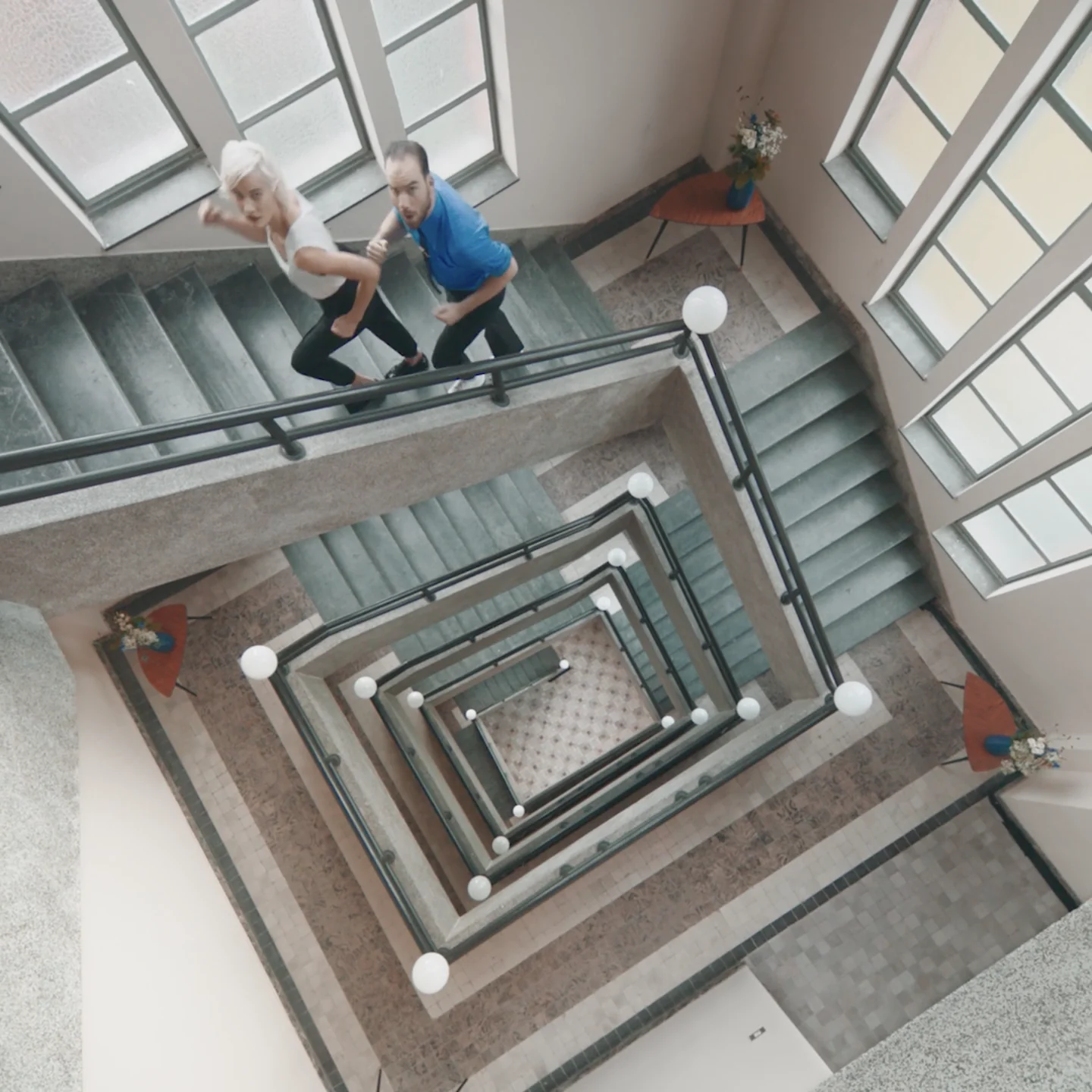 Looking down the spiral staircase in De Staat: Round