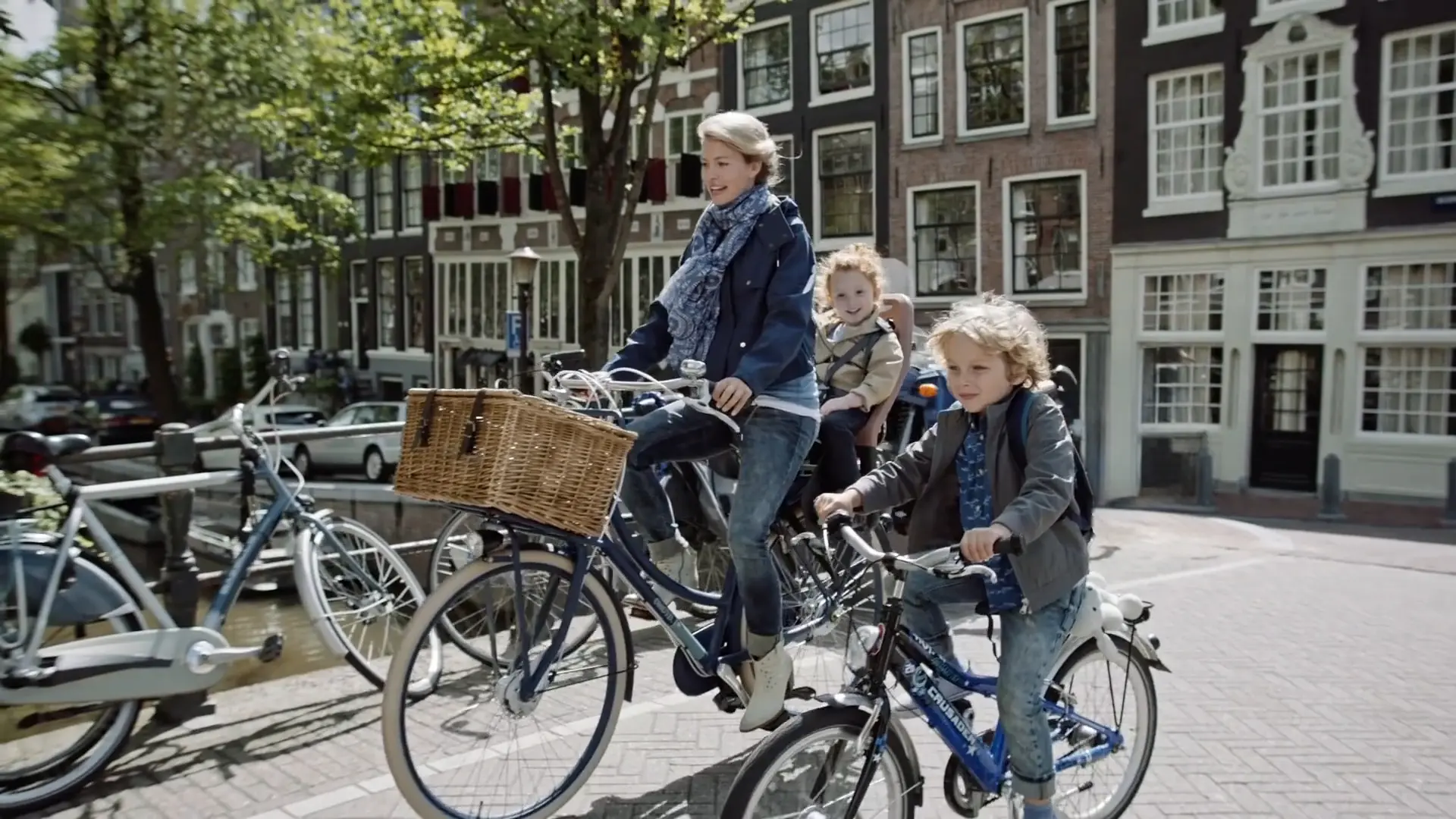 Cyclists on an Amsterdam street during the Nivea Crème shoot